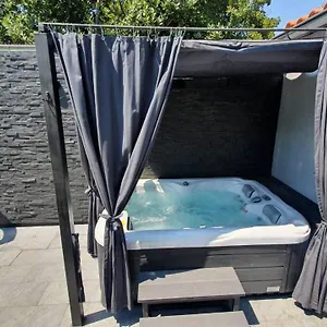 Beautiful House With Large Terrace And Jacuzzi Ferienhaus
